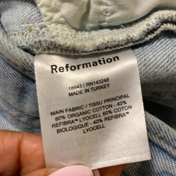 Reformation distressed denim shorts size 26 wash Tahoe Destroyed - Picture 9 of 13